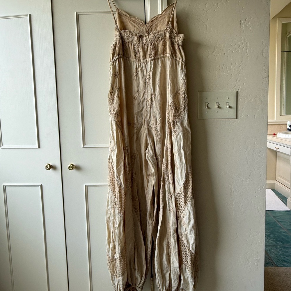 Free People Daisy Ranch Embroidered Floral Jumpsuit Romper Beige Women's Sz S/P - Picture 9 of 11